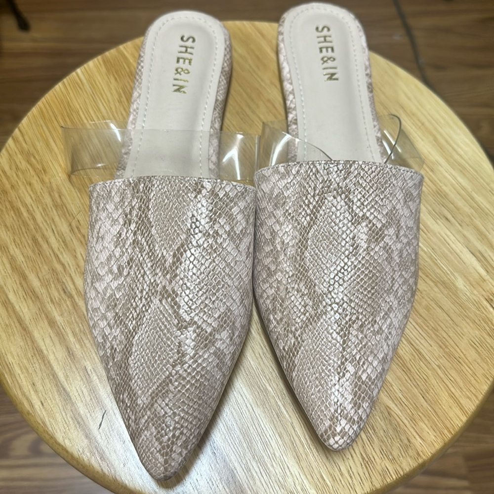 SHE&IN flats